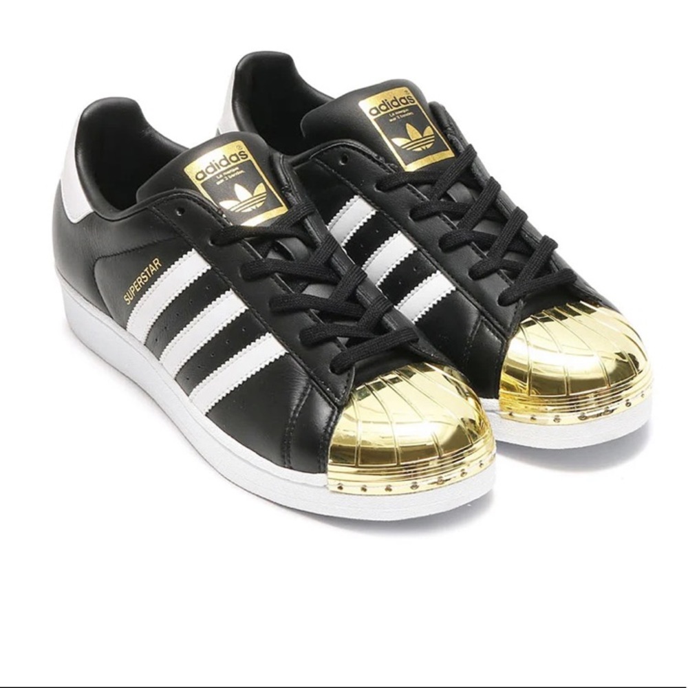 Adidas superstar black white gold sneaker